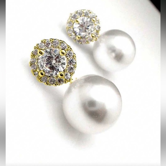 Elegant Gold and Pearl Drop Earrings - Picture 2 of 3